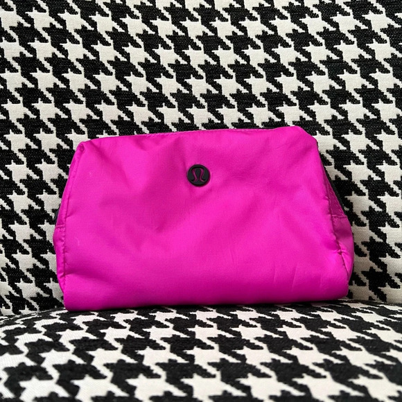 Lululemon All Your Small Things Pouch *Mini 2L
Highlight Purple EUC - Picture 1 of 5